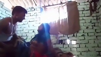Amateur Indian Milf Gets Dogging-Style Penetration