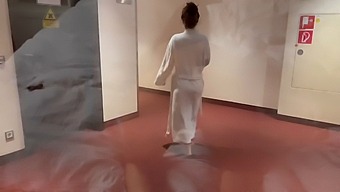 Steamy Encounter With A Sexy Unknown Woman At A Hotel'S Spa
