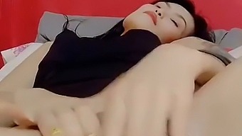 How Long Can I Make You Last: Thaitwentybabe'S Foot Fetish Video