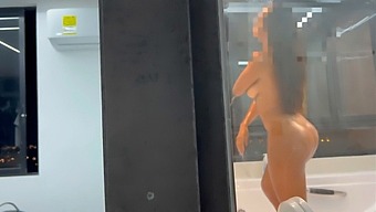 Secretly Filming My Brunette Stepsister'S Voluptuous Buttocks